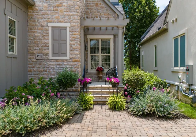 Listing Photo 4 - Condo for sale in building located at 5721 Liscarroll Pl, Dublin, OH 43016