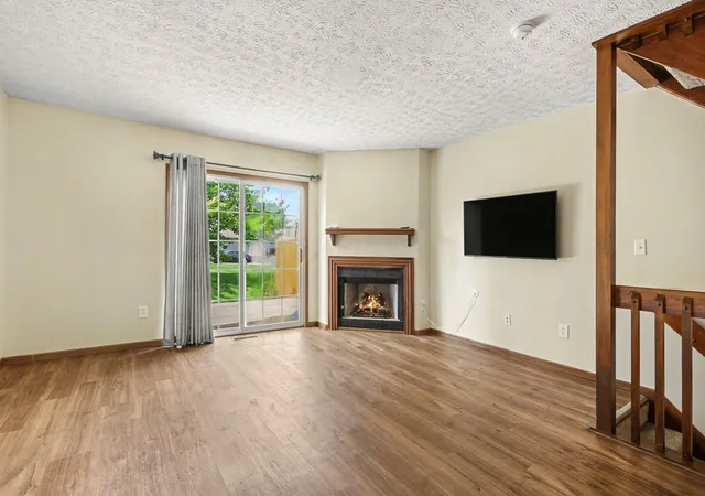 Listing Photo 5 - Condo for sale in building located at 5641 Wigmore Dr, Columbus, OH 43235 - Unit #51E
