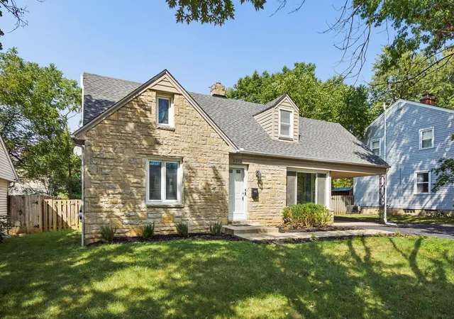 Photo 1 of Single family home for sale at 2292 Swansea Rd, Columbus, OH 43221 | MLS# 226033540 | Listing updated on 2026-09-14