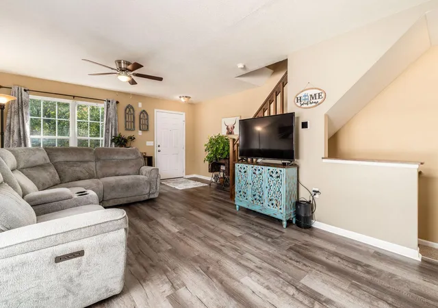 Listing Photo 1 - Condo for sale in building located at 6358 Needletail Rd, Columbus, OH 43230 - Unit #27