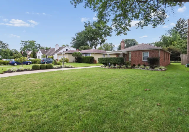 Photo 1 of Single family home for sale at 203 S Kellner Rd, Columbus, OH 43209 | MLS# 226033627 | Listing updated on 2026-09-14