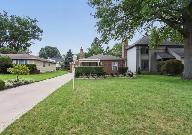 Photo 2 of Single family home for sale at 203 S Kellner Rd, Columbus, OH 43209 | MLS# 226033627 | Listing updated on 2026-09-14