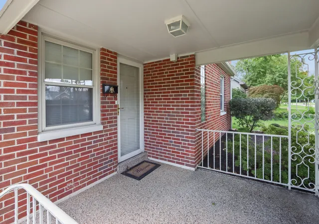 Photo 3 of Single family home for sale at 203 S Kellner Rd, Columbus, OH 43209 | MLS# 226033627 | Listing updated on 2026-09-14