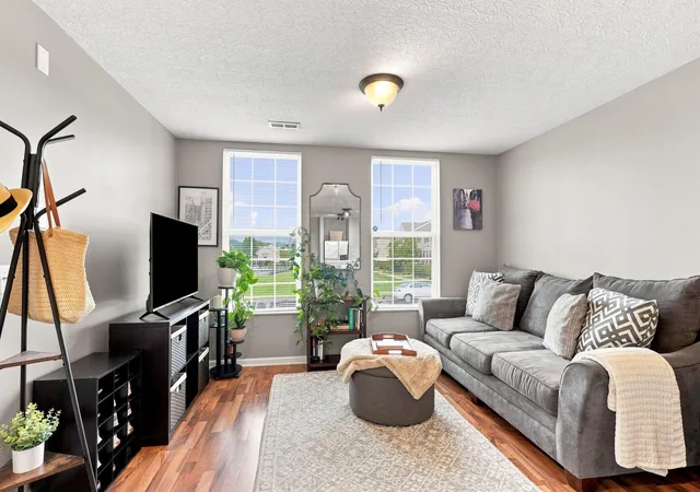 Listing Photo 4 - Condo for sale in building located at 6058 Phar Lap Dr, New Albany, OH 43054 - Unit #17