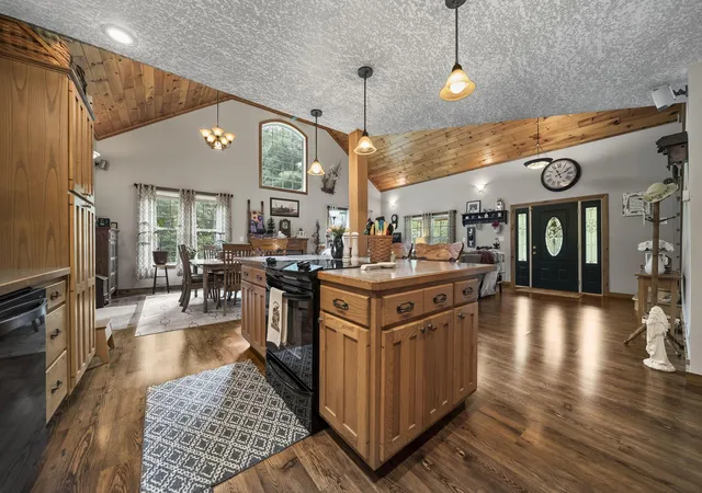 Photo 3 of Single family home for sale at 3429 Stoney Crk Rd, Chillicothe, OH 45601 | MLS# 226034316 | Listing updated on 2026-09-14