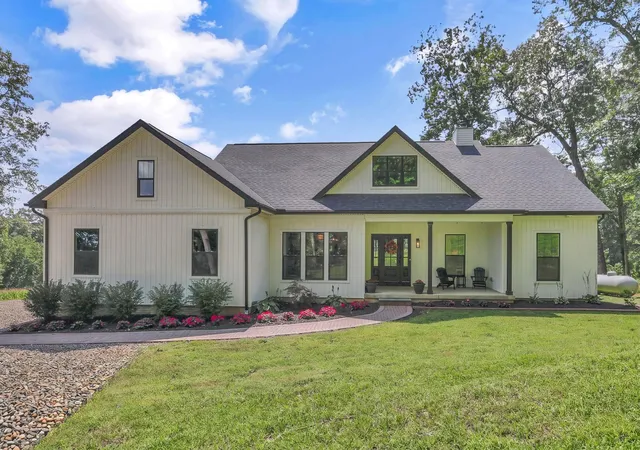 Photo 1 of Single family home for sale at 2373 Boving Rd Sw, Lancaster, OH 43130 | MLS# 226032783 | Listing updated on 2026-09-09