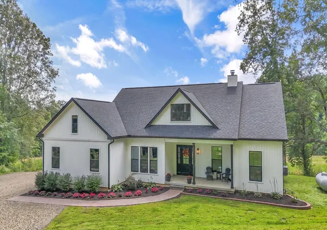 Photo 2 of Single family home for sale at 2373 Boving Rd Sw, Lancaster, OH 43130 | MLS# 226032783 | Listing updated on 2026-09-09