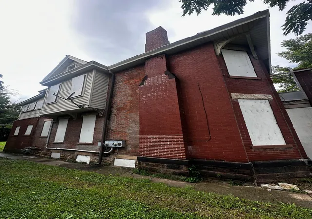 Photo 2 of Sale Pending at 617 Oakwood Ave, Columbus, OH 43205 | MLS# 226033226 | Listing updated on 2026-09-09