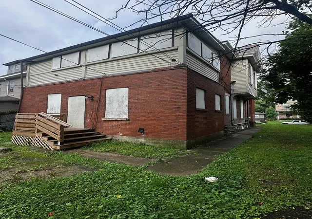 Listing Photo 4 - Condo for sale in building located at 617 Oakwood Ave, Columbus, OH 43205
