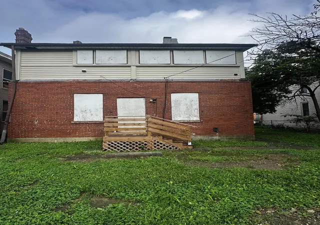 Listing Photo 5 - Condo for sale in building located at 617 Oakwood Ave, Columbus, OH 43205