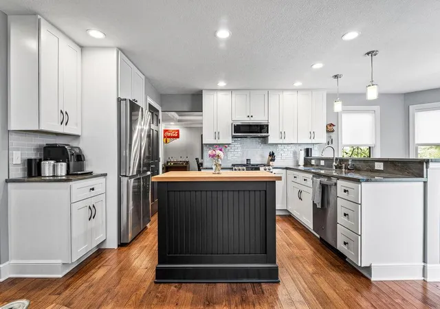 Photo 4 of Sale Pending at 7233 Redwood Valley Ct, Lewis Center, OH 43035 | MLS# 226032997 | Listing updated on 2026-09-11