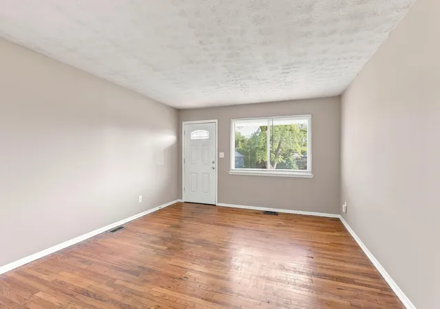 Photo 3 of Single family home for sale at 2019 Jane Ave, Columbus, OH 43219 | MLS# 226033827 | Listing updated on 2026-09-11
