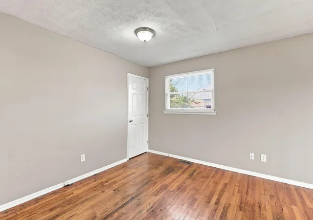 Photo 4 of Single family home for sale at 2019 Jane Ave, Columbus, OH 43219 | MLS# 226033827 | Listing updated on 2026-09-11