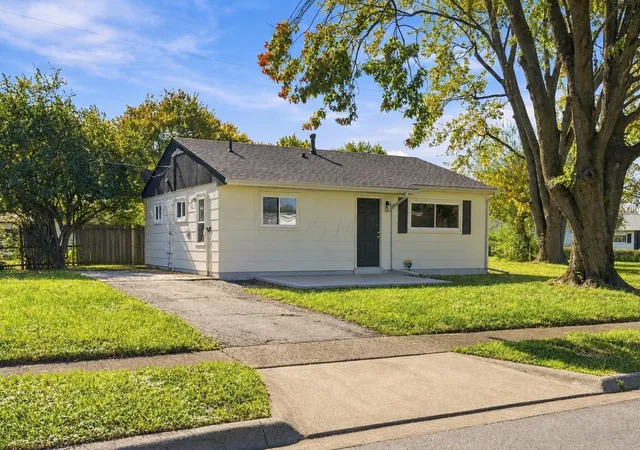 Photo 1 of Single family home for sale at 2986 Baker Hl Rd, Columbus, OH 43207 | MLS# 226033115 | Listing updated on 2026-10-27