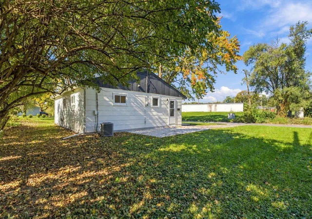 Photo 3 of Single family home for sale at 2986 Baker Hl Rd, Columbus, OH 43207 | MLS# 226033115 | Listing updated on 2026-10-27