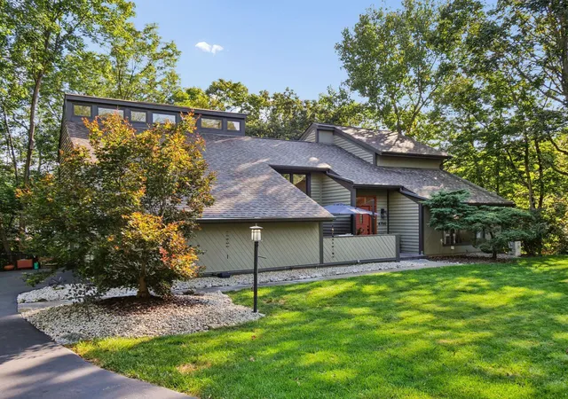 Photo 2 of Single family home for sale at 4766 Donegal Cliffs Dr, Dublin, OH 43017 | MLS# 226034329 | Listing updated on 2026-09-14