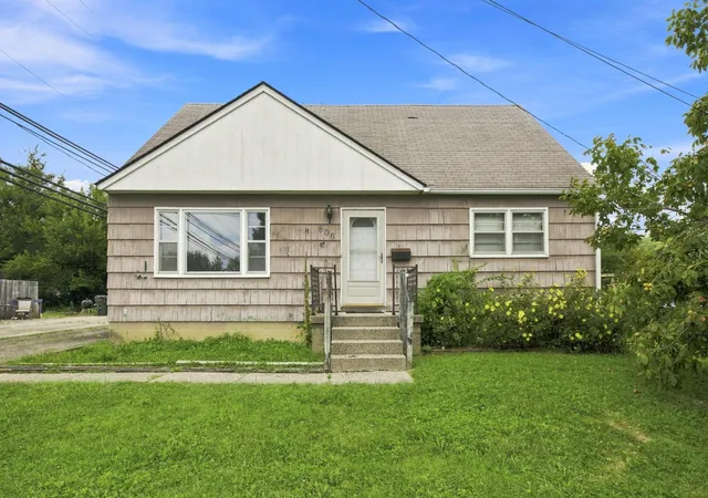 Photo 1 of Sale Pending at 806 E Lincoln Ave, Columbus, OH 43229 | MLS# 226033490 | Listing updated on 2026-09-07