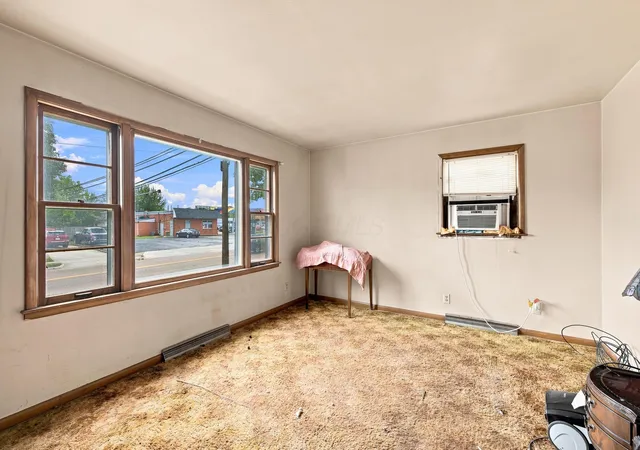Photo 2 of Sale Pending at 806 E Lincoln Ave, Columbus, OH 43229 | MLS# 226033490 | Listing updated on 2026-09-07