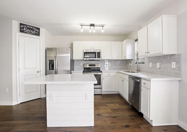 Listing Photo 1 - Condo for sale in building located at 7163 Billy Goat Dr, New Albany, OH 43054 - Unit #48