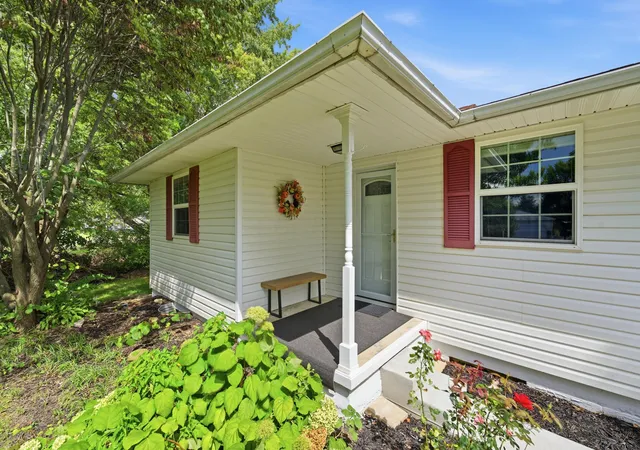 Photo 2 of Single family home for sale at 4900 Cosgray Rd, Hilliard, OH 43026 | MLS# 226033152 | Listing updated on 2026-10-05