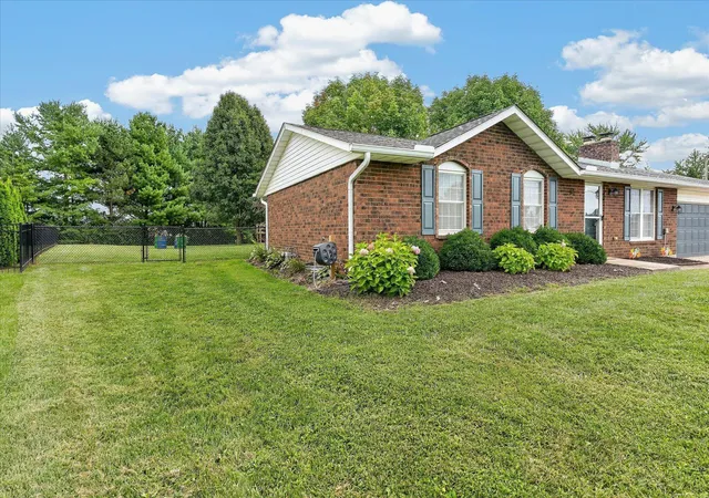 Photo 3 of Single family home for sale at 2600 Karok Dr, London, OH 43140 | MLS# 226033380 | Listing updated on 2026-09-23