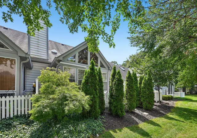 Listing Photo 4 - Condo for sale in building located at 6423 Upper Lake Cir, Westerville, OH 43082