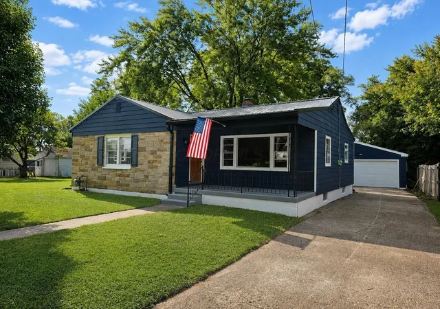 Single family home for sale at 1309 Kenwood Ave, Springfield, OH 45505 | MLS# 226033070