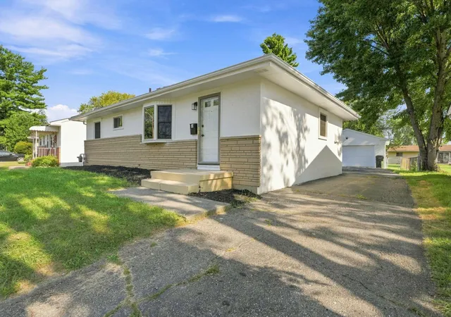 Photo 2 of Single family home for sale at 1554 Argus Rd, Columbus, OH 43227 | MLS# 226033717 | Listing updated on 2026-09-21