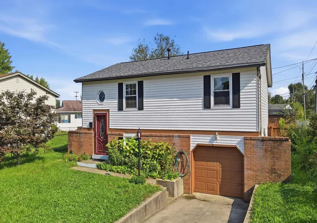 Photo 1 of Single family home for sale at 876 Kyle Ave, Columbus, OH 43207 | MLS# 226033079 | Listing updated on 2026-09-10