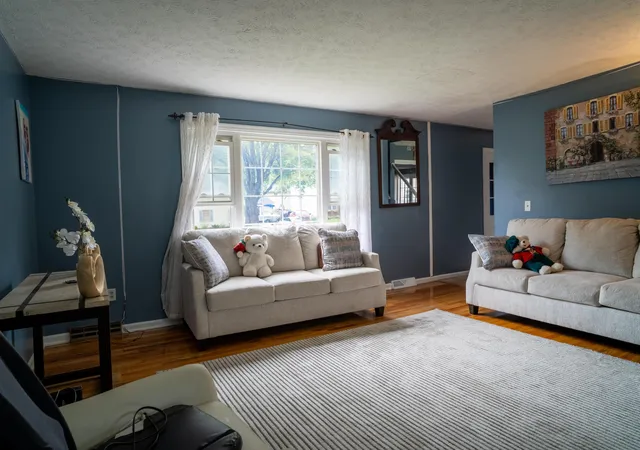 Photo 3 of Single family home for sale at 6272 Skywae Dr, Columbus, OH 43229 | MLS# 226034024 | Listing updated on 2026-09-30