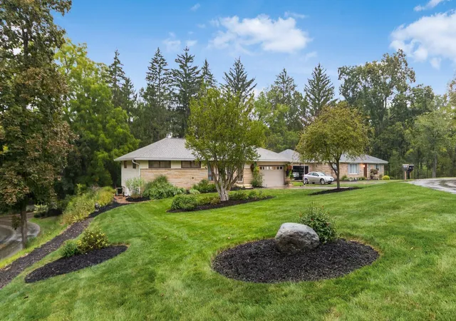 Photo 40 of Single family home for sale at 2403 Center Dr, Zanesville, OH 43701 | MLS# 226033368 | Listing updated on 2026-09-02