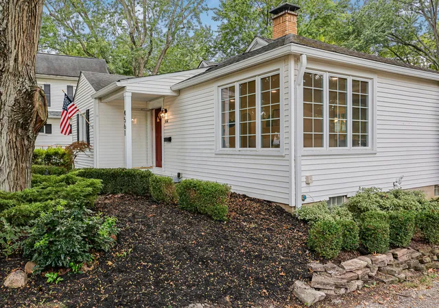 Photo 2 of Single family home for sale at 4561 Zeller Rd, Columbus, OH 43214 | MLS# 226033165 | Listing updated on 2026-09-16