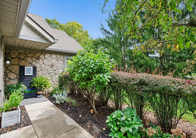 Listing Photo 4 - Condo for sale in building located at 8612 Stonewoods Ln, Powell, OH 43065