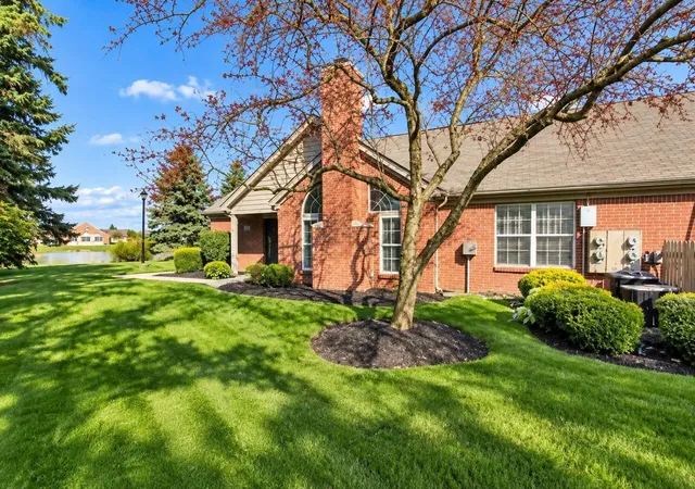 Listing Photo 4 - Condo for sale in building located at 3887 Oakbrook Ln, Powell, OH 43065