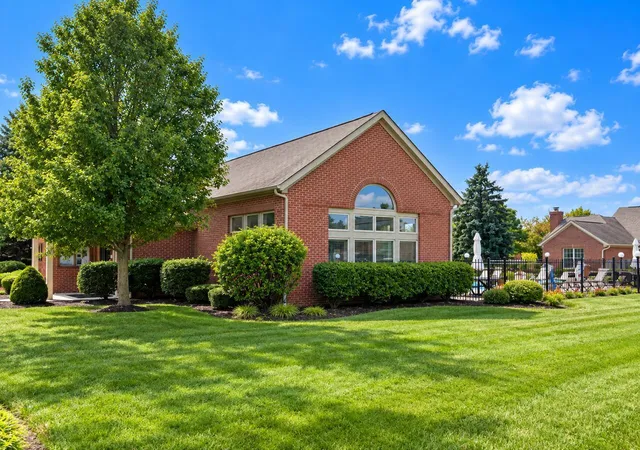 Listing Photo 5 - Condo for sale in building located at 3887 Oakbrook Ln, Powell, OH 43065