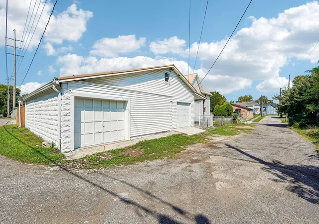 Photo 3 of Single family home for sale at 233 Bellevue Ave, Marion, OH 43302 | MLS# 226033677 | Listing updated on 2026-09-14