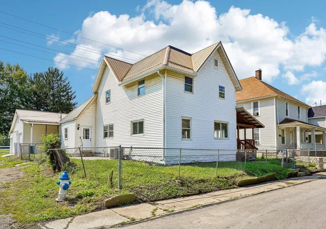 Photo 3 of Single family home for sale at 233 Bellevue Ave, Marion, OH 43302 | MLS# 226033677 | Listing updated on 2026-09-14