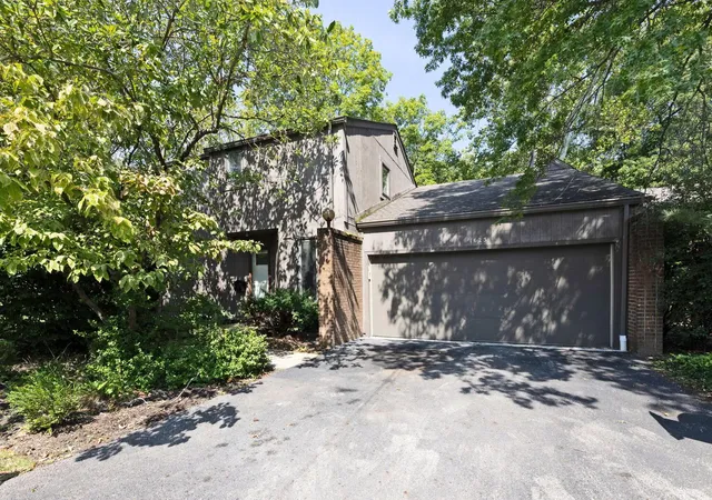 Photo 2 of Condo for sale at 1623 Coppertree Rd, Columbus, OH 43232 | MLS# 226034345 | Listing updated on 2026-09-14