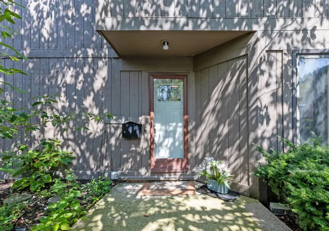 Photo 3 of Condo for sale at 1623 Coppertree Rd, Columbus, OH 43232 | MLS# 226034345 | Listing updated on 2026-09-14