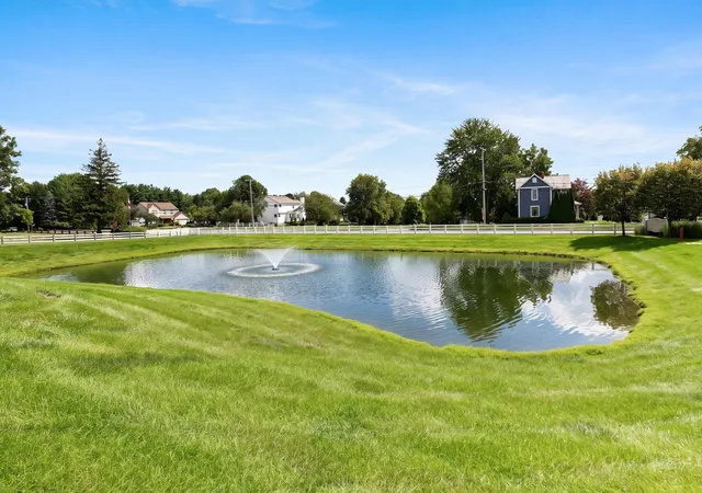 Listing Photo 2 - Condo for sale in building located at 6810 Pavilion Lndg Pl, Westerville, OH 43082
