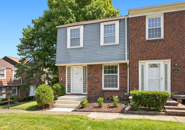 Listing Photo 3 - Condo for sale in building located at 5538 Brackenridge Ave, Columbus, OH 43228 - Unit #L-10