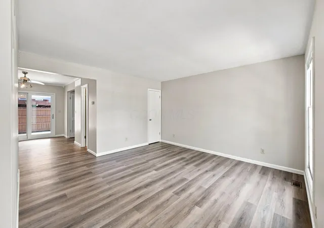 Listing Photo 4 - Condo for sale in building located at 5538 Brackenridge Ave, Columbus, OH 43228 - Unit #L-10