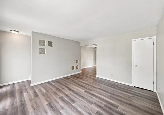 Listing Photo 5 - Condo for sale in building located at 5538 Brackenridge Ave, Columbus, OH 43228 - Unit #L-10