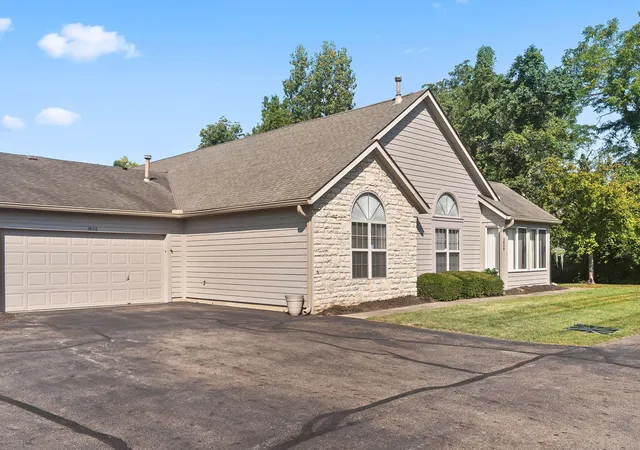 Photo 3 of Sale Pending at 5808 Ravine Crk Dr #14, Grove City, OH 43123 | MLS# 226033877 | Listing updated on 2026-09-08