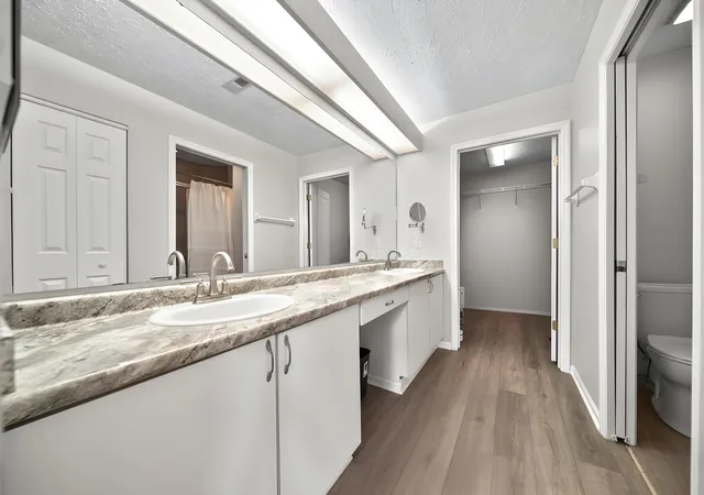 Listing Photo 5 - Condo for sale in building located at 5808 Ravine Creek Dr, Grove City, OH 43123 - Unit #14