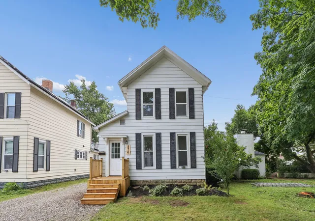 Photo 2 of Single family home for sale at 576 N 12th Street, Newark, OH 43055 | MLS# 226033313 | Listing updated on 2026-09-15