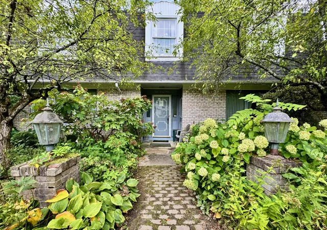 Photo 1 of Single family home for sale at 831 Persimmon Pl, Columbus, OH 43213 | MLS# 226033216 | Listing updated on 2026-09-01