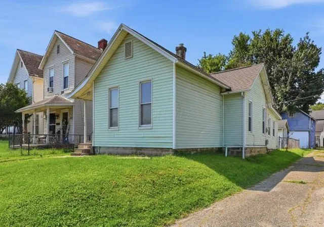 Photo 3 of Single family home for sale at 365 Clinton St, Newark, OH 43055 | MLS# 226034474 | Listing updated on 2026-09-18