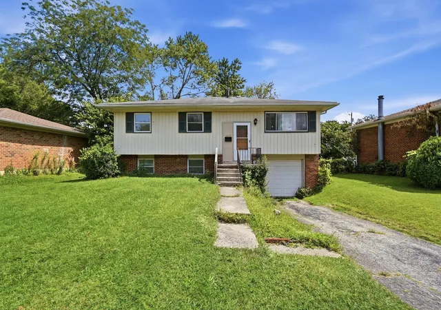 Photo 2 of Single family home for sale at 2110 Wadsworth Dr, Columbus, OH 43232 | MLS# 226033261 | Listing updated on 2026-09-08