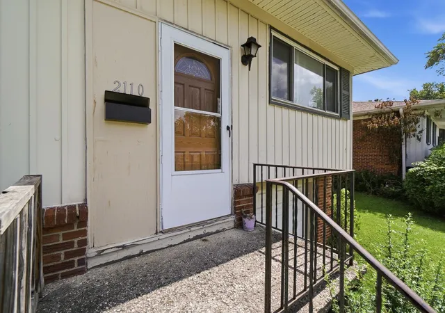Photo 2 of Single family home for sale at 2110 Wadsworth Dr, Columbus, OH 43232 | MLS# 226033261 | Listing updated on 2026-09-08